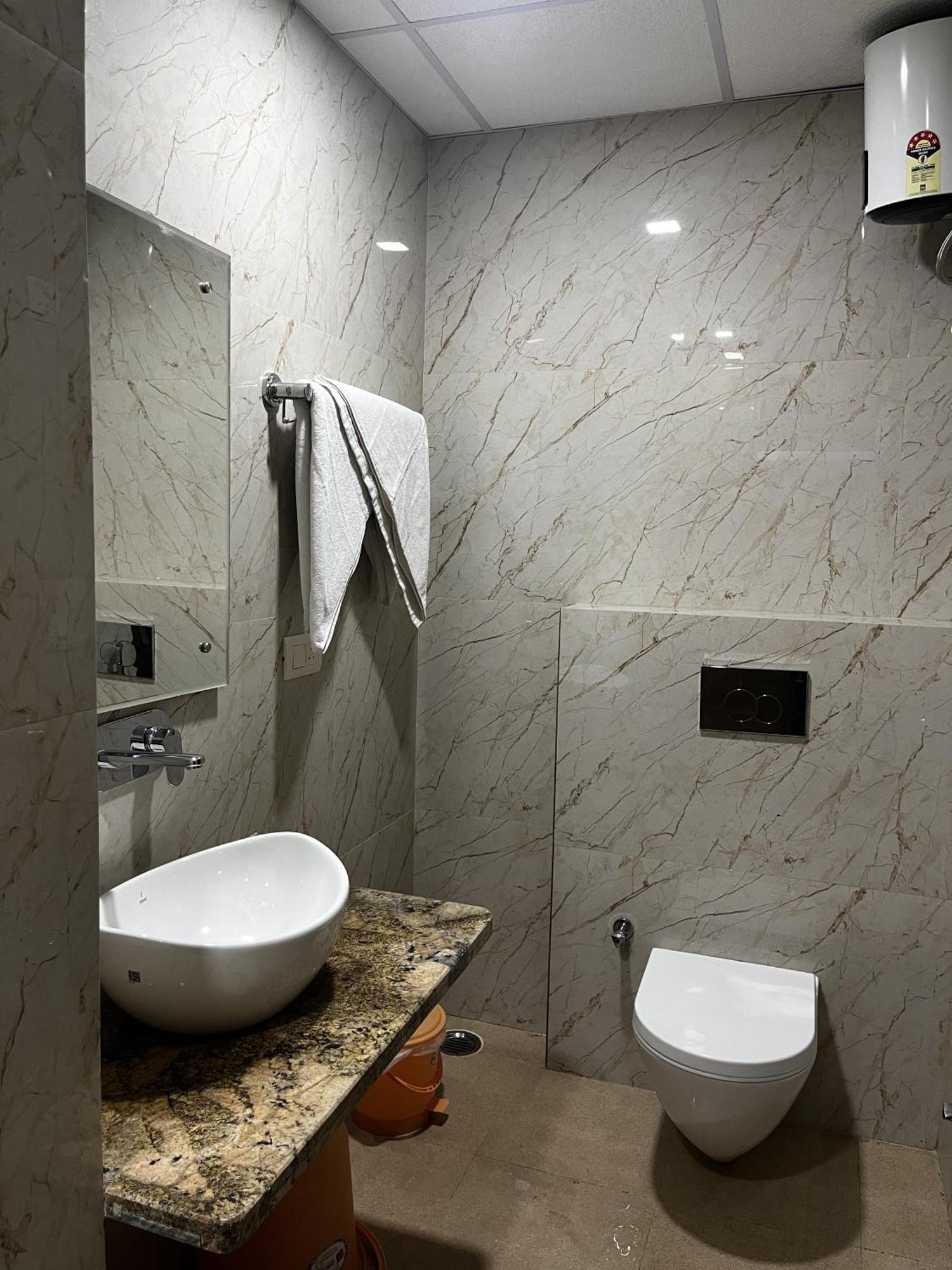 Roomquet Comfort Inn Allāhābād Junction 外观 照片