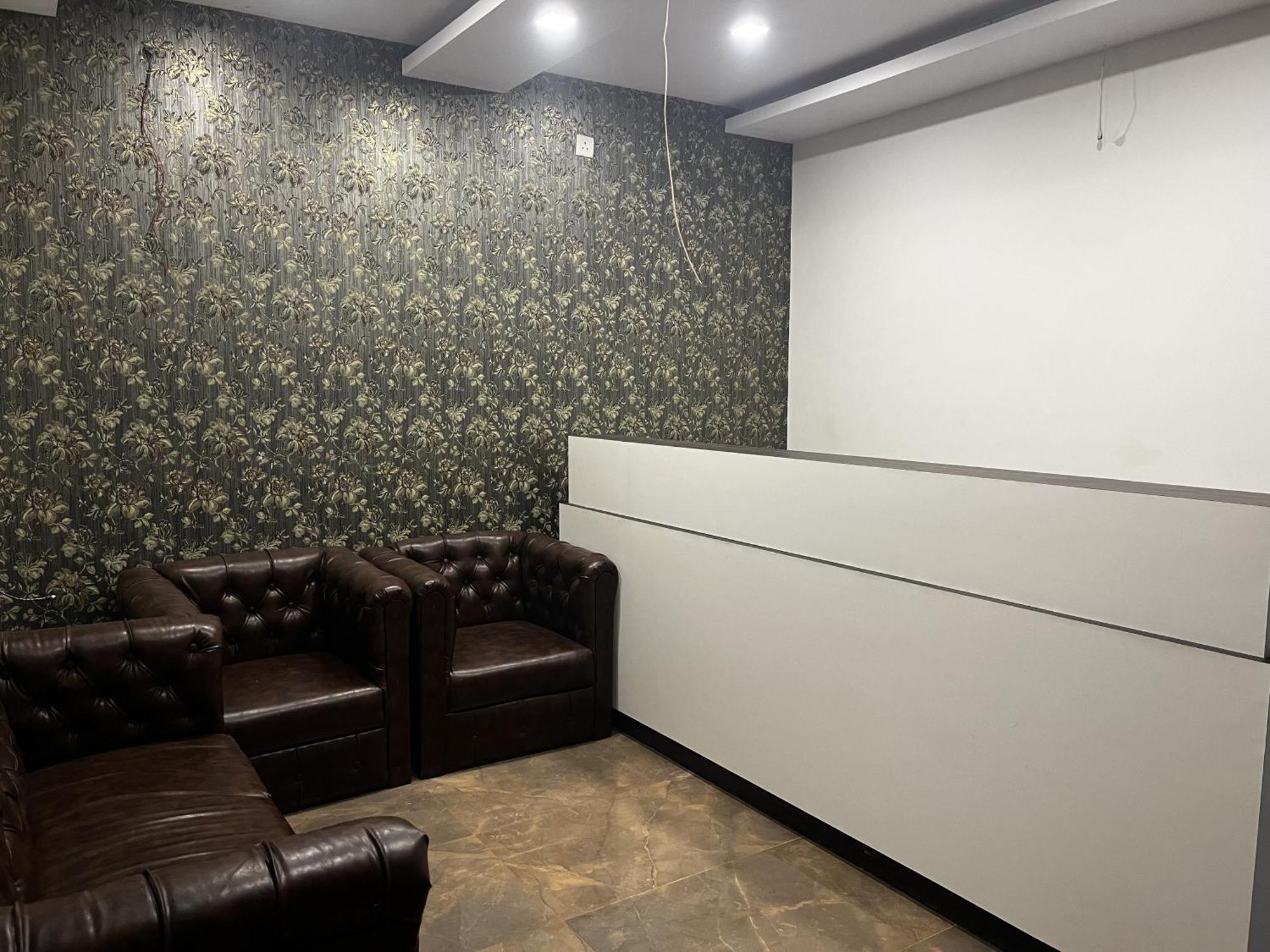 Roomquet Comfort Inn Allāhābād Junction 外观 照片