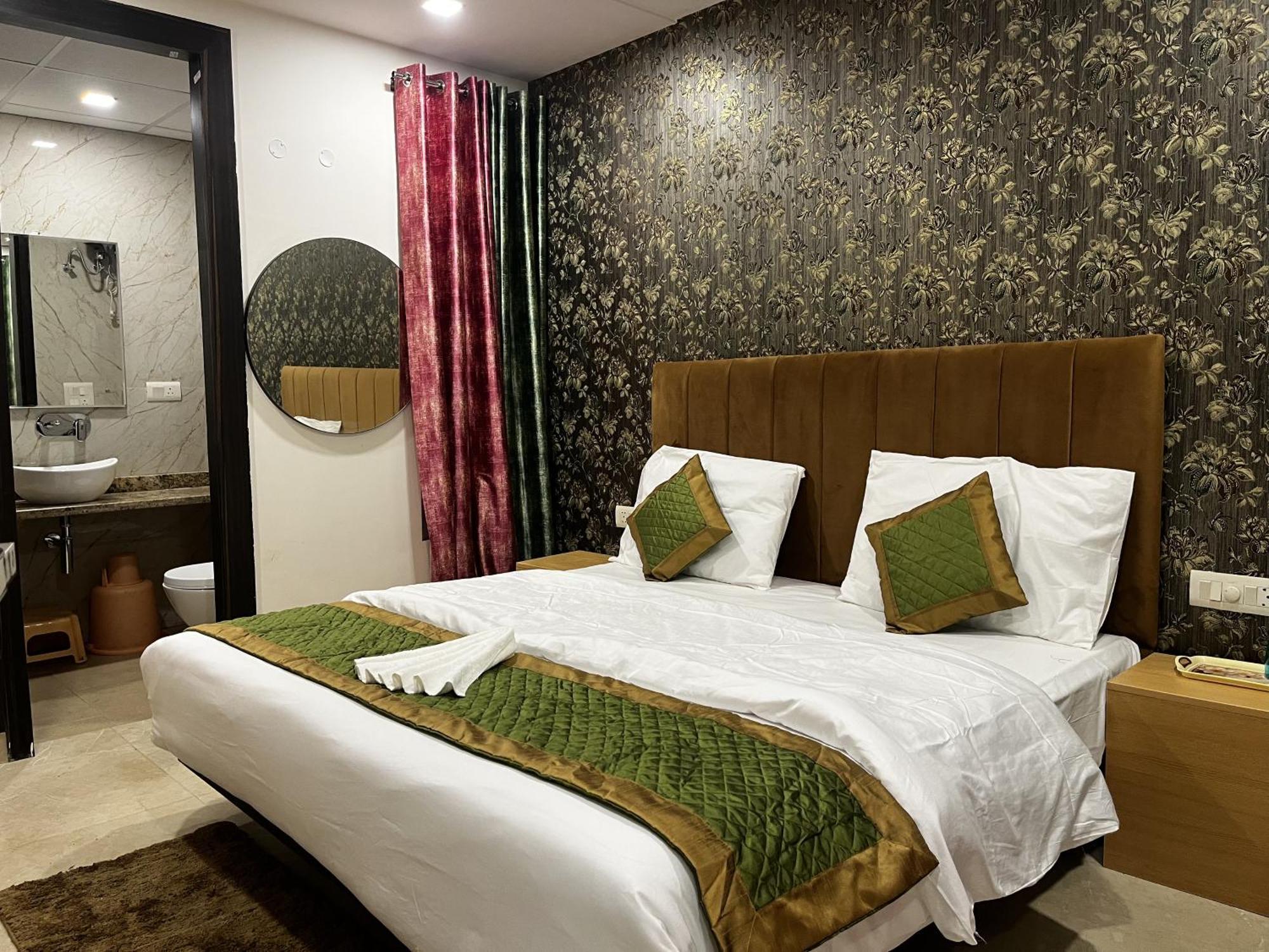 Roomquet Comfort Inn Allāhābād Junction 外观 照片