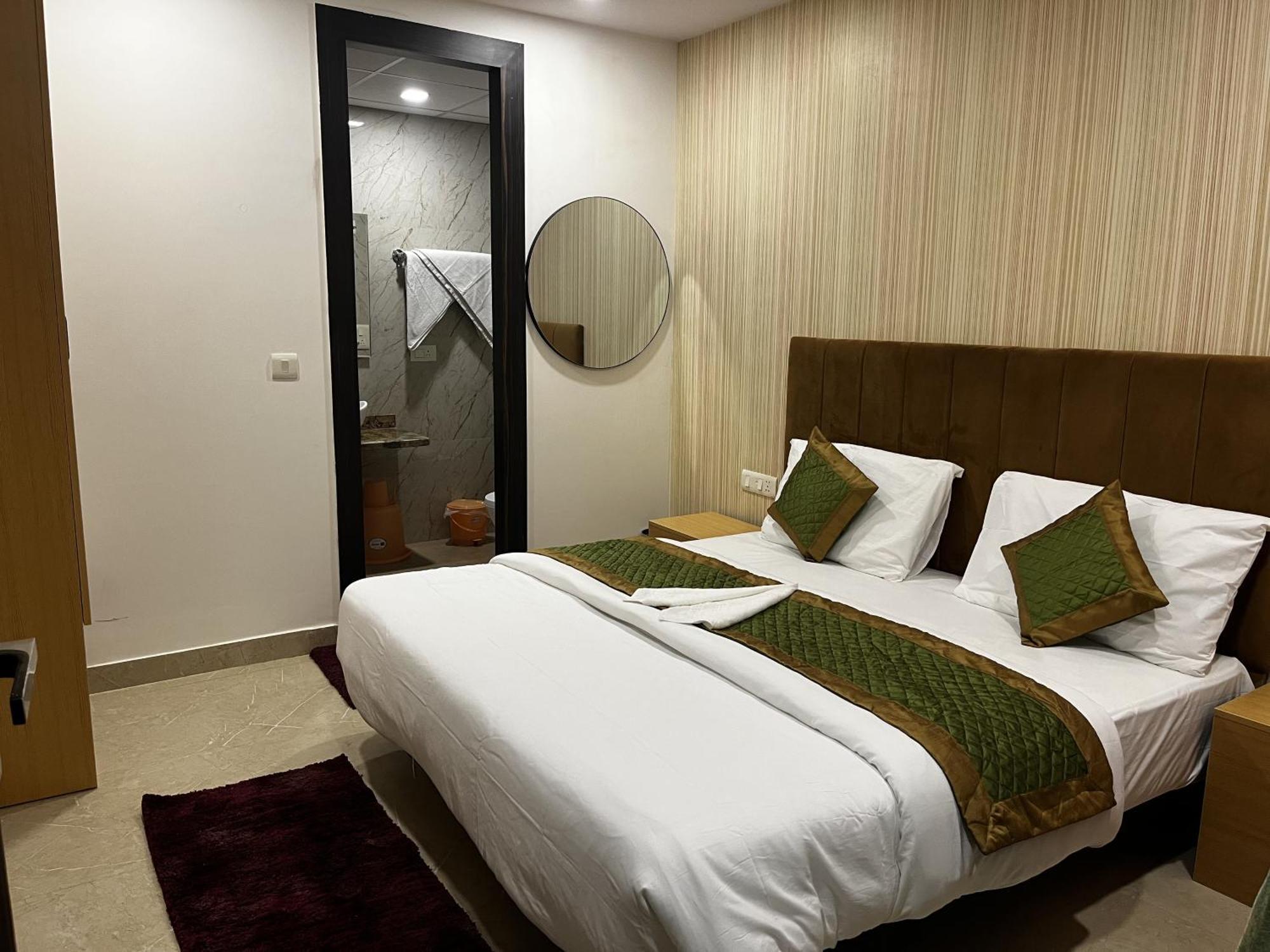 Roomquet Comfort Inn Allāhābād Junction 外观 照片