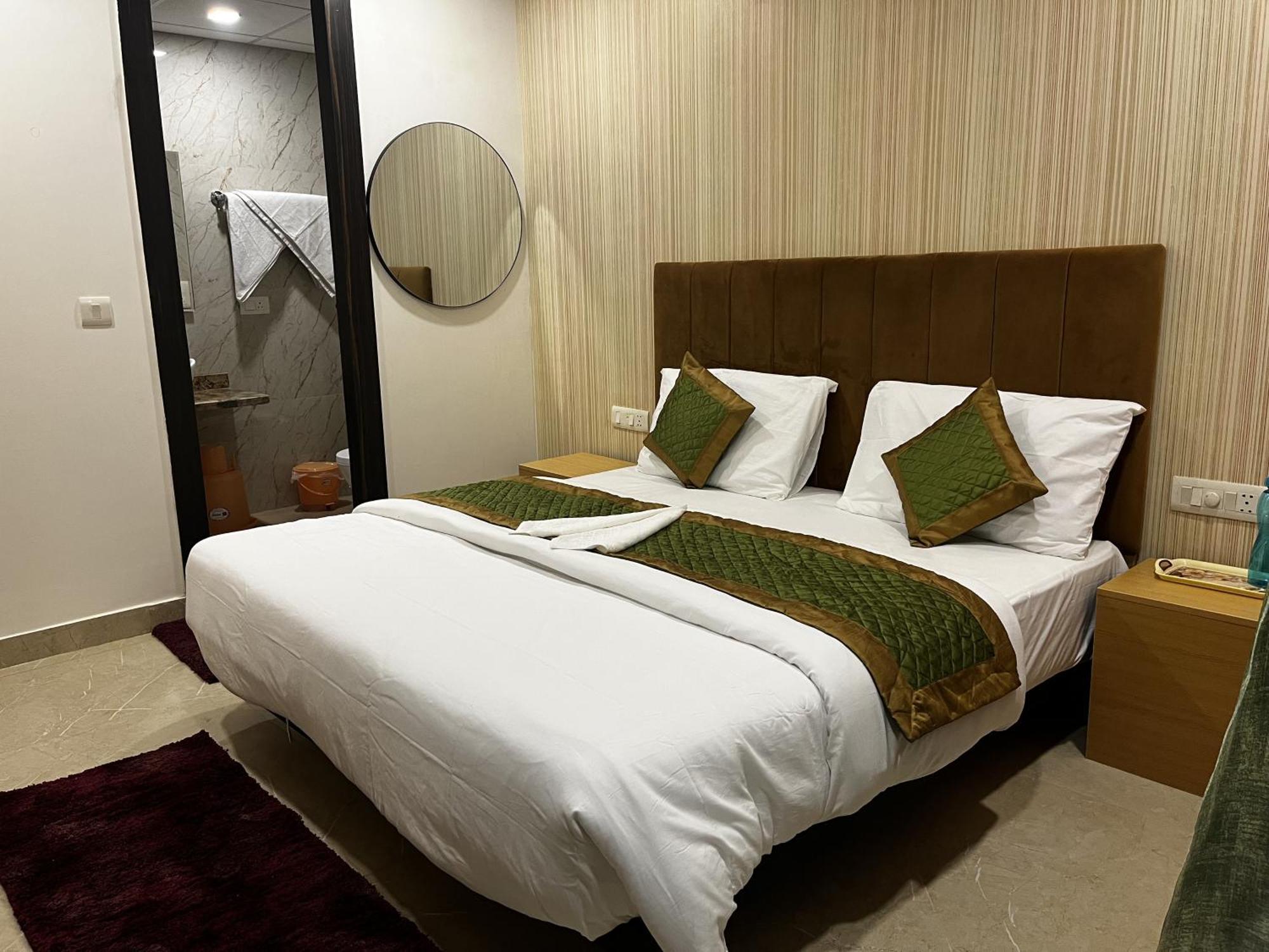 Roomquet Comfort Inn Allāhābād Junction 外观 照片