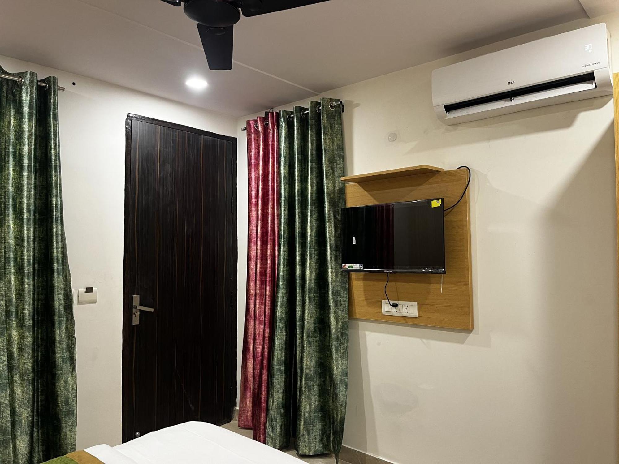 Roomquet Comfort Inn Allāhābād Junction 外观 照片
