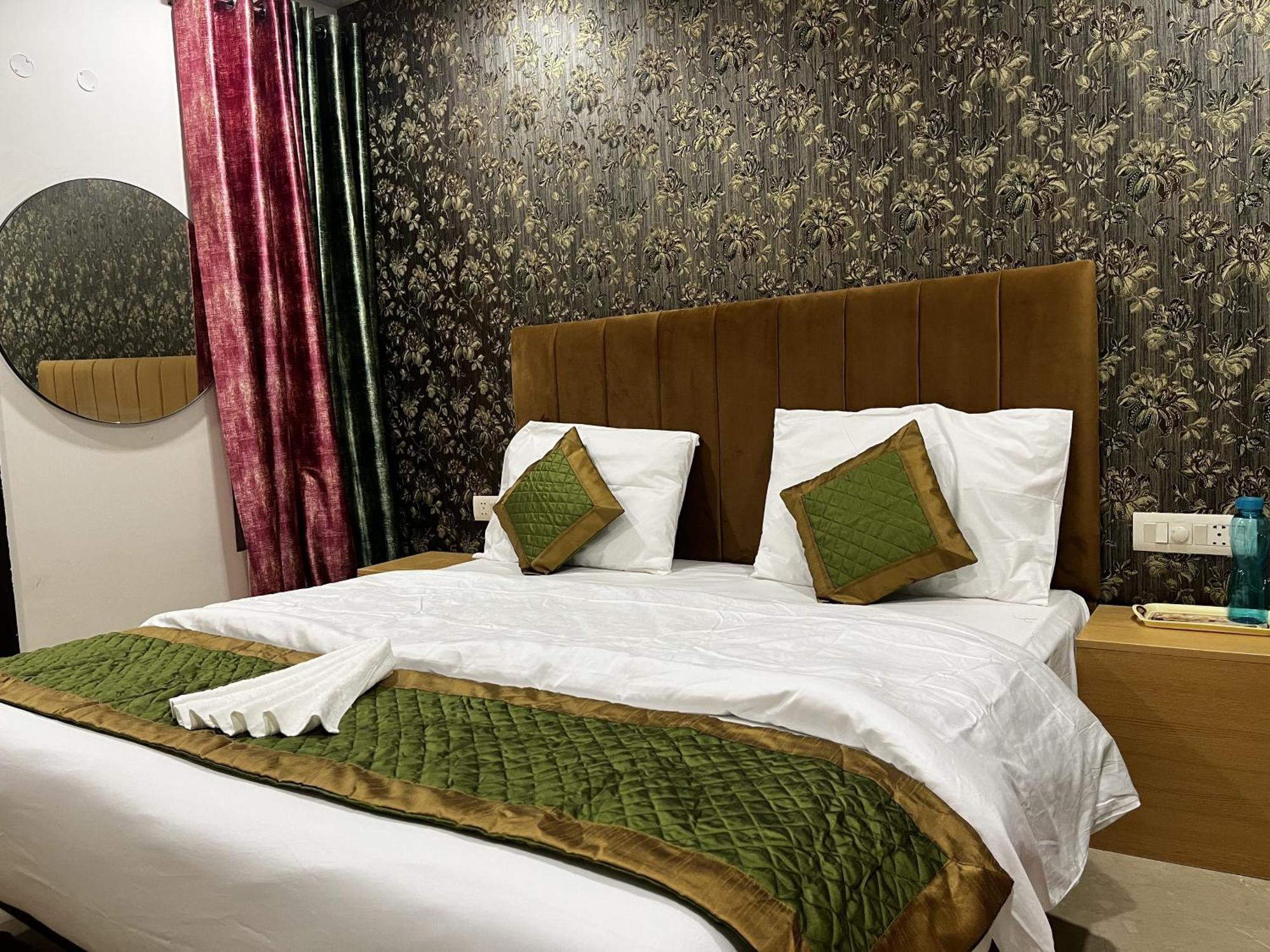 Roomquet Comfort Inn Allāhābād Junction 外观 照片